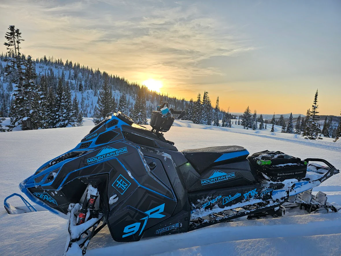 Mountain Side Performance snowmobile in mountain snow